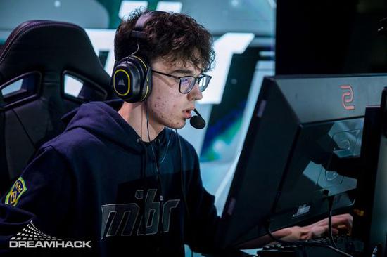 无畏契约源能行动月活跃用户突破3200万